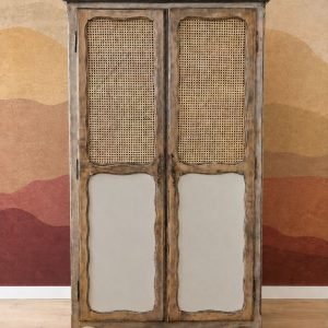 ARMOIRE PARISIENNE –  LA METAMORPHOSE :  « Elle transforme tout ce qu’elle touche !»